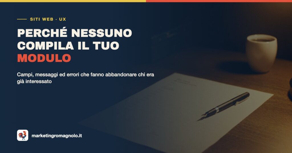 Modulo di contatto cartaceo vuoto con una penna stilografica su una scrivania